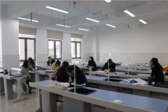 加强和改进教学落实科学及相关学科教学装备配置标准
