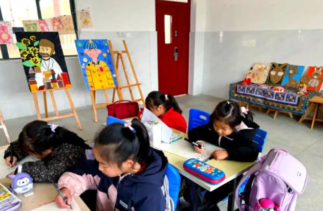 畅通普通教育与工作教育互融渠道为学生搭建多元化成长“立交桥” 畅通普通教育与工作教育互融渠道为学生搭建多元化成长“立交桥”